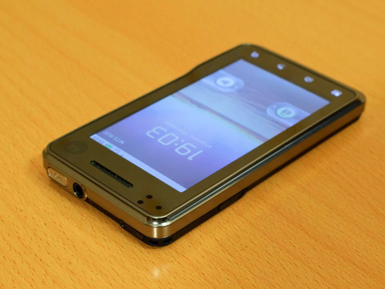 Обзор телефона Motorola Milestone xt720