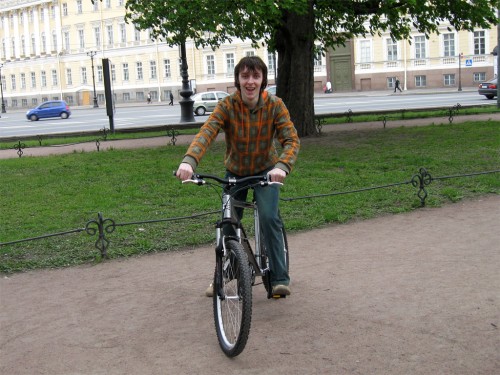 Максим Мурзик Морозов на велосипеде Mongoose Tyax Comp