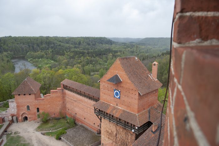 Обзор с башни турайдского замка