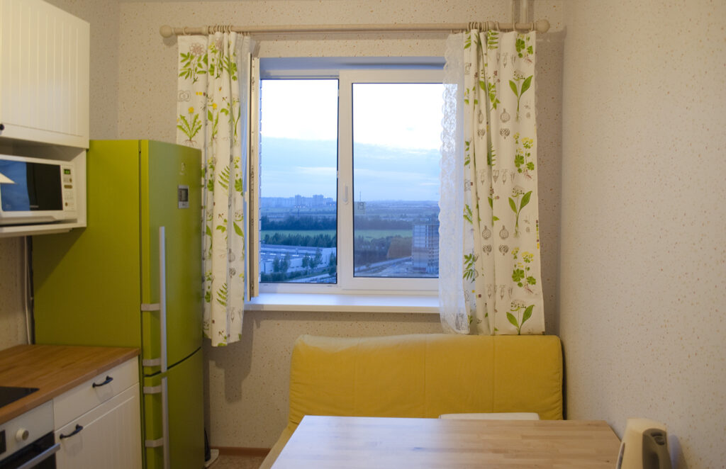 Окно на кухне нашей квартиры в Девяткино