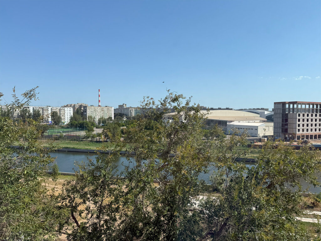 Вид из окна на третий юго-восток в Астрахани